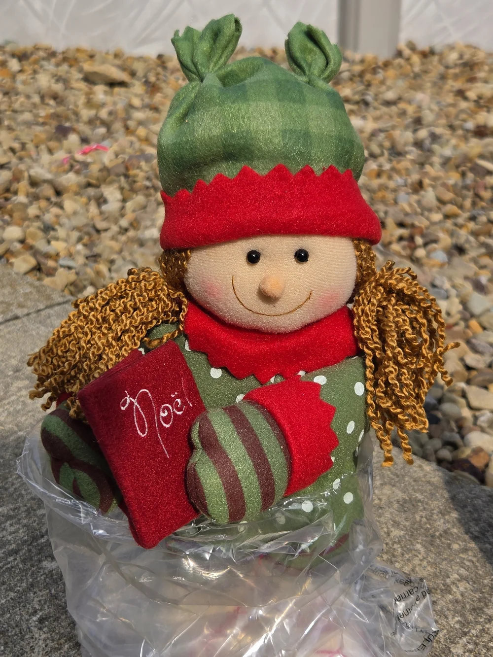 2005 Avon Holiday Christmas Carolers Boy & Girl Motion Activated Singing Dolls